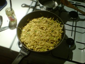 Spätzle-Lauch-Käse-Pesto-Pfanne Spätzle-Lauch-Käse-Pesto-Pfanne